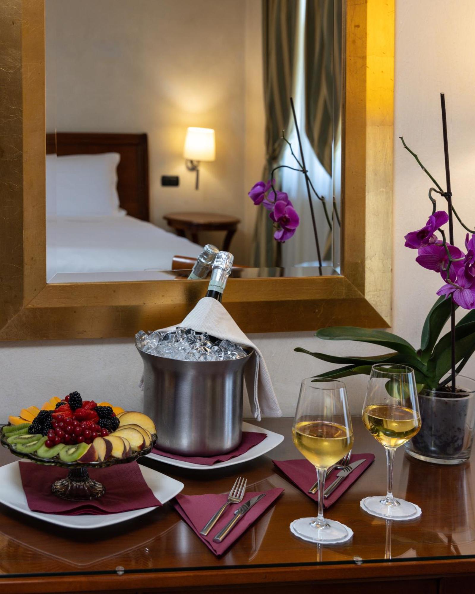 Best Western Plus Hotel Le Rondini San Francesco al Campo Ngoại thất bức ảnh